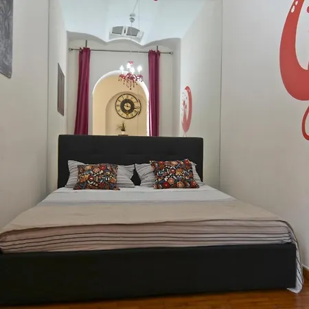 Piazza Navona Corner Apartment